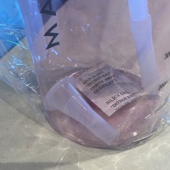 NEW GAIAM Pink Plastic Water Bottle (1000 ml) - Picture 6 of 7